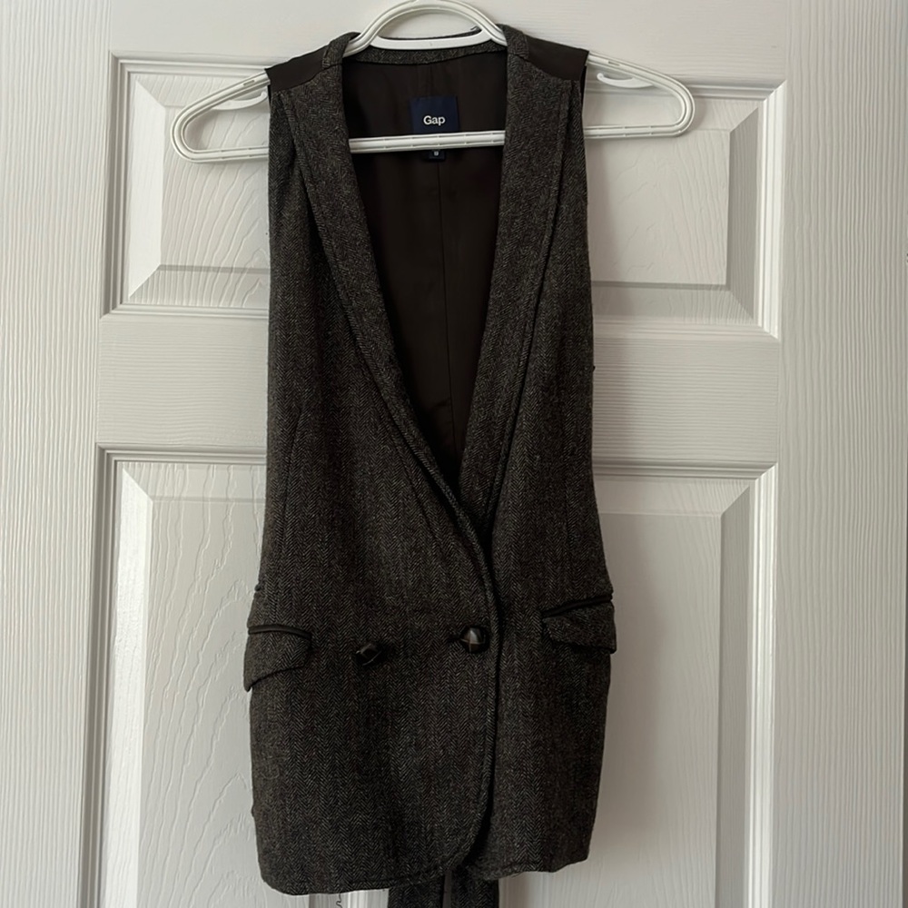 Gap vest